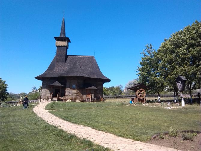 basilica legno chisinau moldova moldavia.jpg