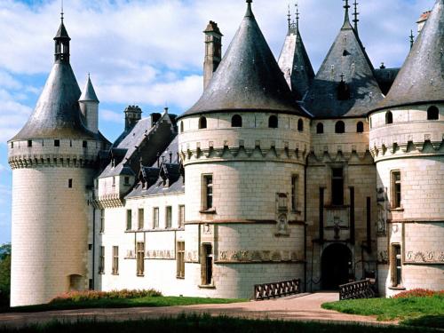 Chateau_de_Chaumont__Loire_Valley_Castles__France.jpg