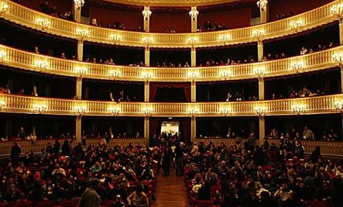 Teatro_di_tradizione_A._Rendano.jpg